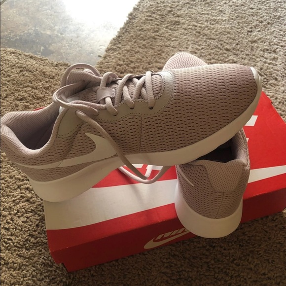 Nike Shoes - Nike Tanjuns